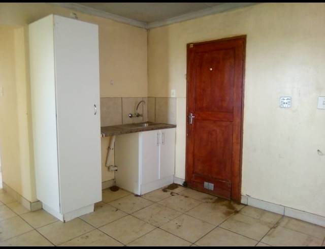 2 BEDROOM HOUSE FOR SALE IN SERALENG